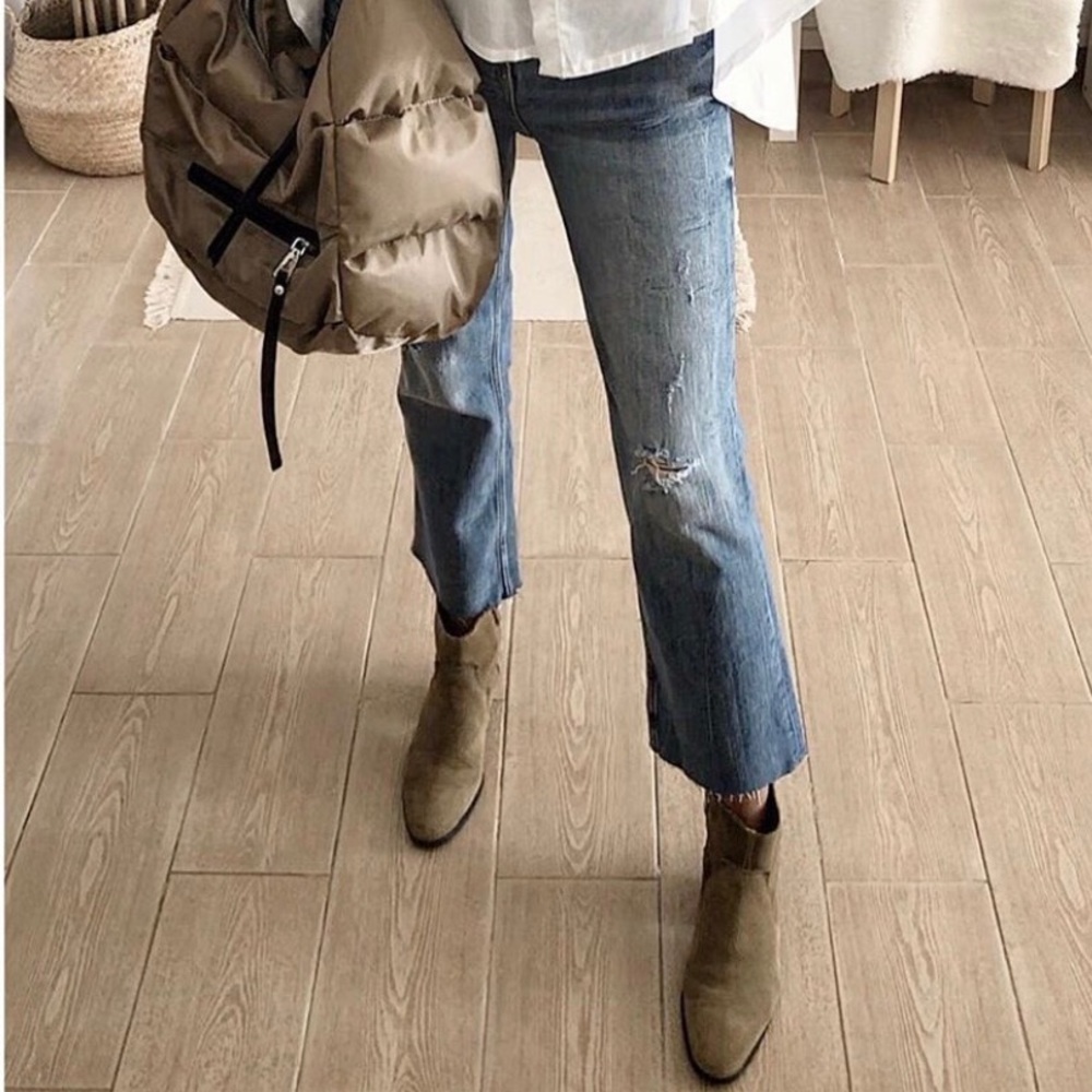 Eileen Fisher  Suede kaki color ankle boots